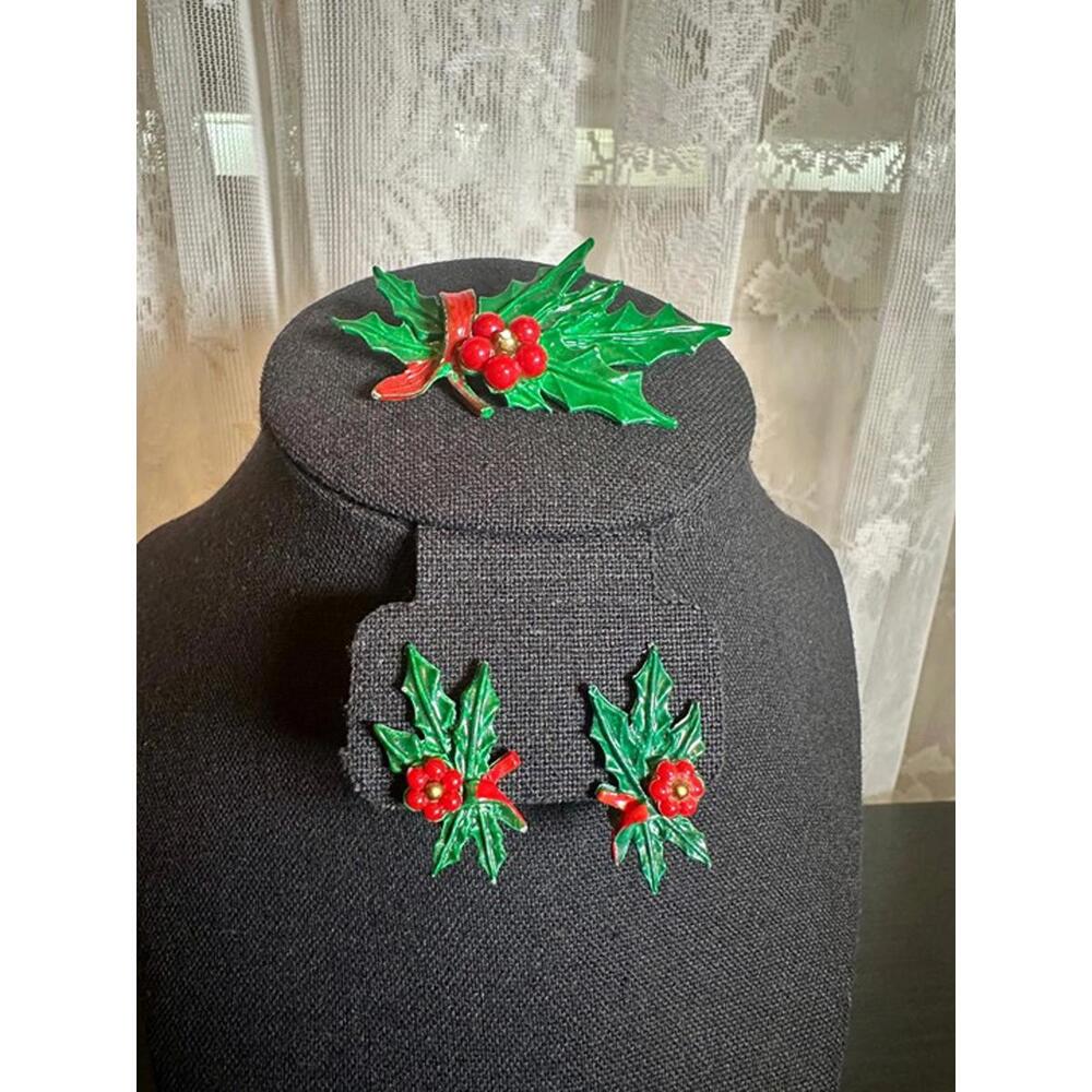 Vintage Christmas Holly Pin & Clip-On Earrings Set – Festive Green & Red